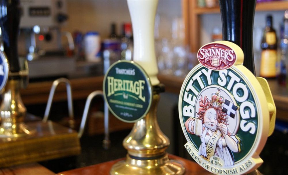 The Victory Inn Truro Bagian luar foto